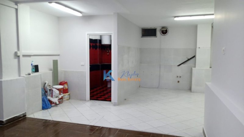 Tirane, shitet ambjent biznesi , Kati -1, 109 m² 97,850 € (Rruga Irfan Tomini, prane Bulevardit Bajram Curri)