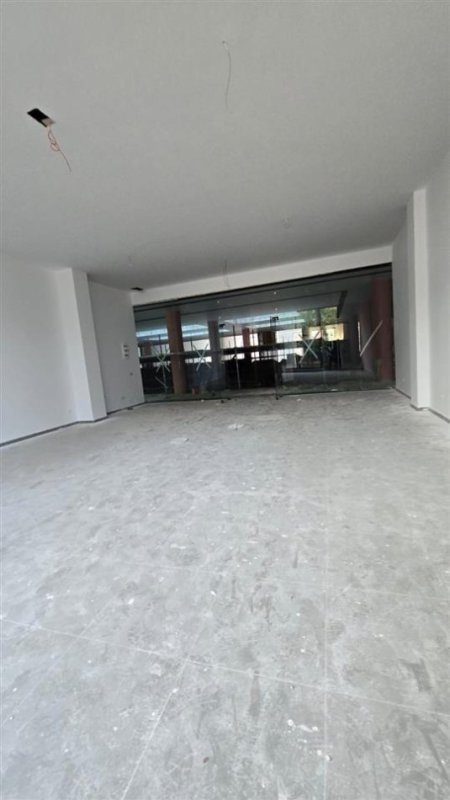Tirane, jepet me qera ambjent biznesi , Kati 1, 110 m² 1,500 € (RRUGA KAVAJES)
