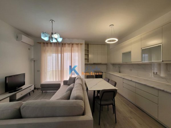 Tirane, shitet apartament 2+1+Ballkon, Kati 4, 96 m² 205,000 € (Liqeni i Thate, prane rruges Peti)