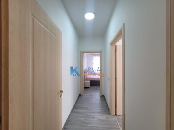 Tirane, shitet apartament 2+1+Ballkon, Kati 4, 96 m² 205,000 € (Liqeni i Thate, prane rruges Peti)