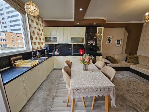 Tirane, shitet apartament 3+1+Ballkon, Kati 1, 110 m² 197,000 € (Petro nini luarasi)
