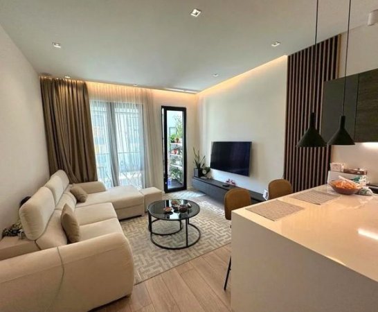 Tirane, shitet apartament 2+1, , 90 m² (Square 21)