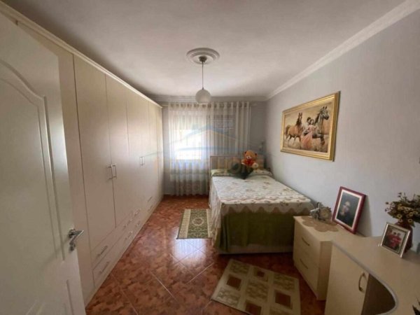 Tirane, shitet apartament 2+1+Ballkon, Kati 4, 80 m² 105,000 € (Ali demi)