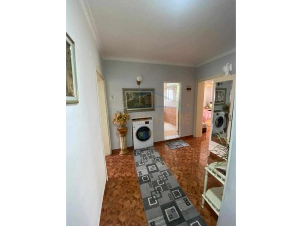 Tirane, shitet apartament 2+1+Ballkon, Kati 4, 80 m² 105,000 € (Ali demi)