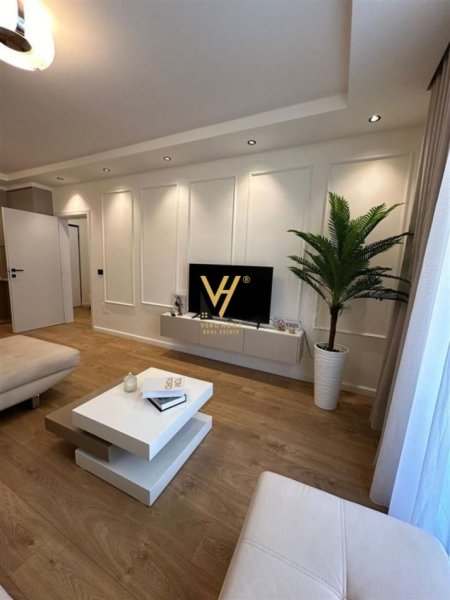 Tirane, jepet me qera apartament 1+1+Ballkon, Kati 2, 73 m² 600 € (KOMUNA E PARISIT)
