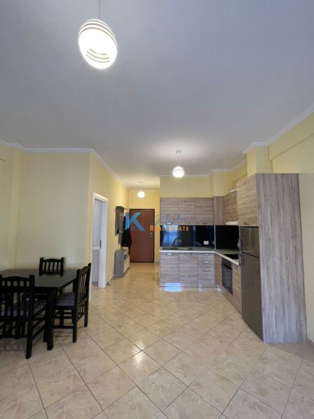 Tirane, jepet me qera apartament 1+1, Kati 4, 60 m² 350 € (Pallatet e Verdha, Kthesa e Kamzes)
