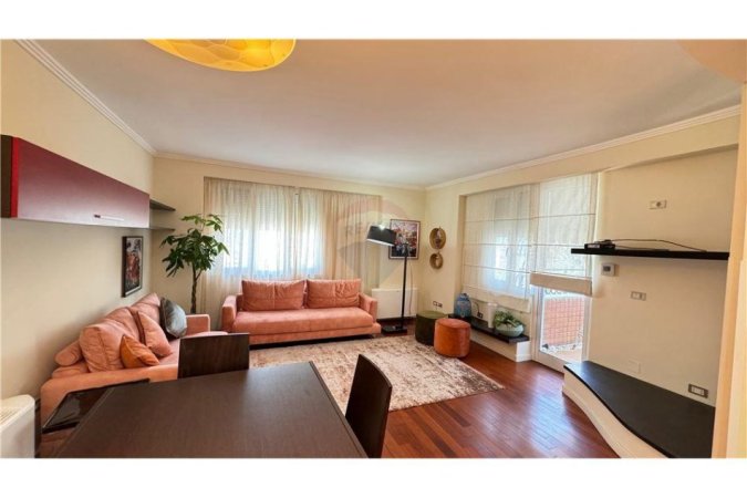 Tirane, jepet me qera apartament 2+1+Aneks+Ballkon, Kati 4, 120 m² 800 € (Ish Ekspozita)