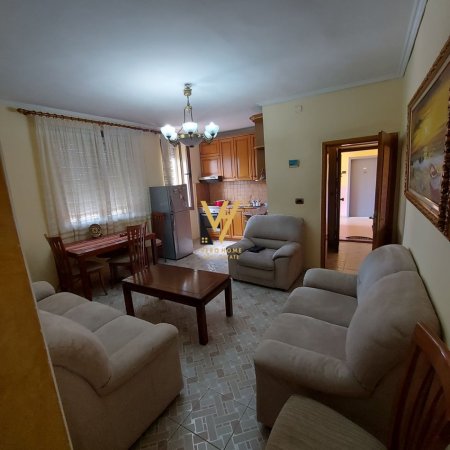 Tirane, jepet me qera apartament 2+1+Ballkon, Kati 5, 90 m² 500 € (21 DHJETORI)