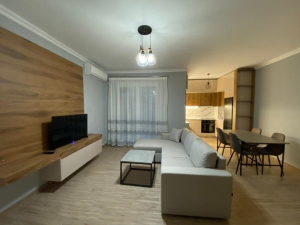 Tirane, jepet me qera apartament , Kati 1, 67 m² 600 € (Ish Stacioni Trenit)