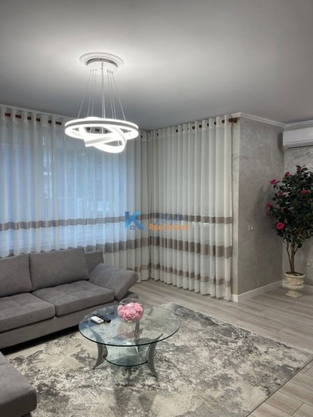 Tirane, jap me qera apartament 1+1+Ballkon, Kati 3, 70 m² 700 € (Rruga e Kosovareve)