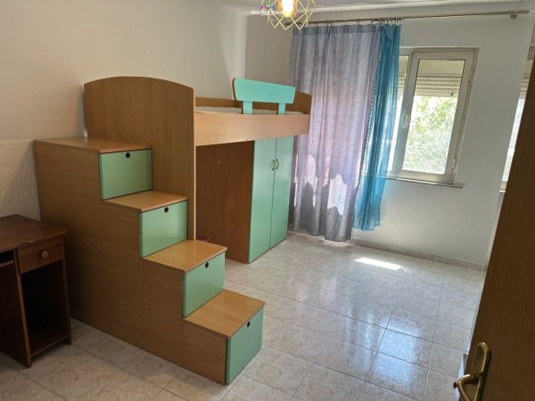 Tirane, jepet me qera apartament 2+1, Kati 4, 85 m² 400 € (oxhaku)