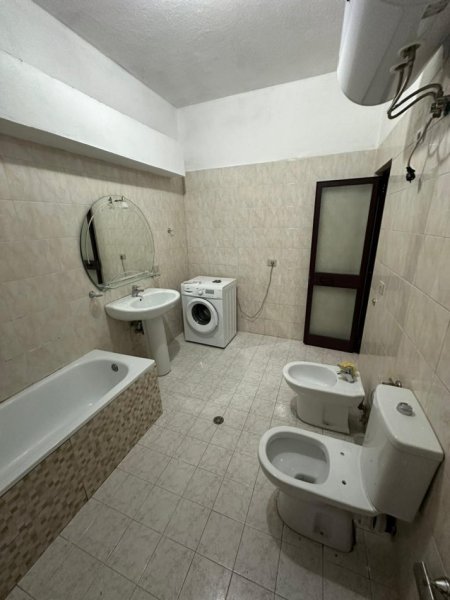 Tirane, jepet me qera apartament 2+1, Kati 1, 75 m² 320 € (Tek qytet studenti)