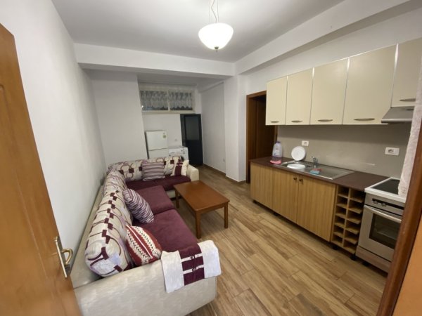 Tirane, jepet me qera apartament 1+1, Kati 1, 45 m² 250 € (Yzberisht)