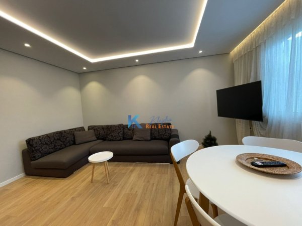 Tirane, jap me qera apartament 1+1+Ballkon, Kati 3, 70 m² (afer hotel Diplomat 2)