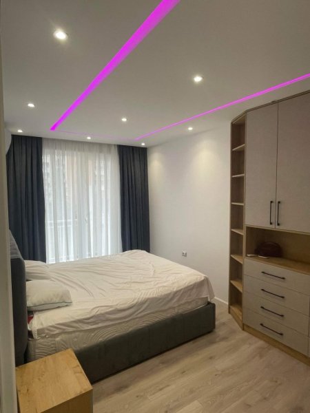 Jepet  me qera apartament 2+1+Ballkon, luksoz ne Qender te Tiranes  Kati 5, 102 m² 999 € (Cerciz Topulli)