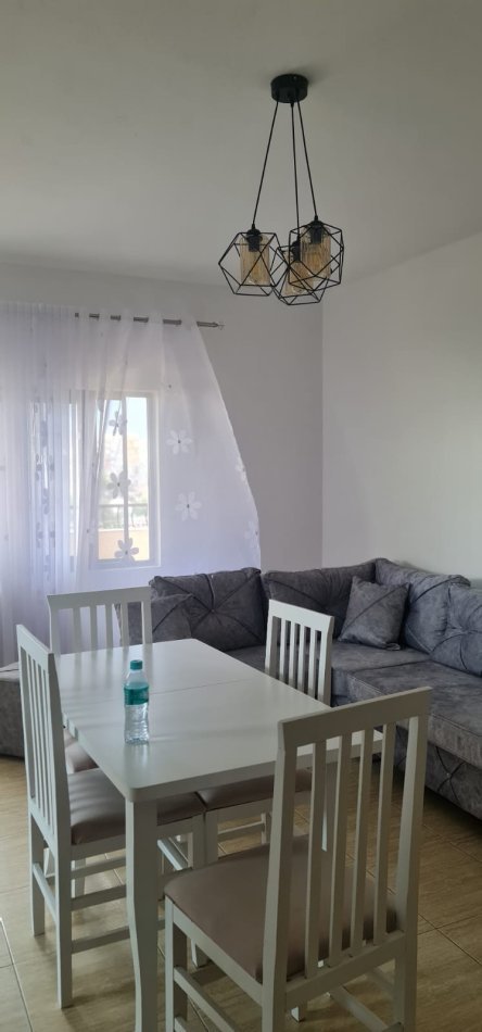 Tirane, jepet me qera apartament 1+1+Aneks+Ballkon, , 400 € (Rruga: Hoxha Tahsim)