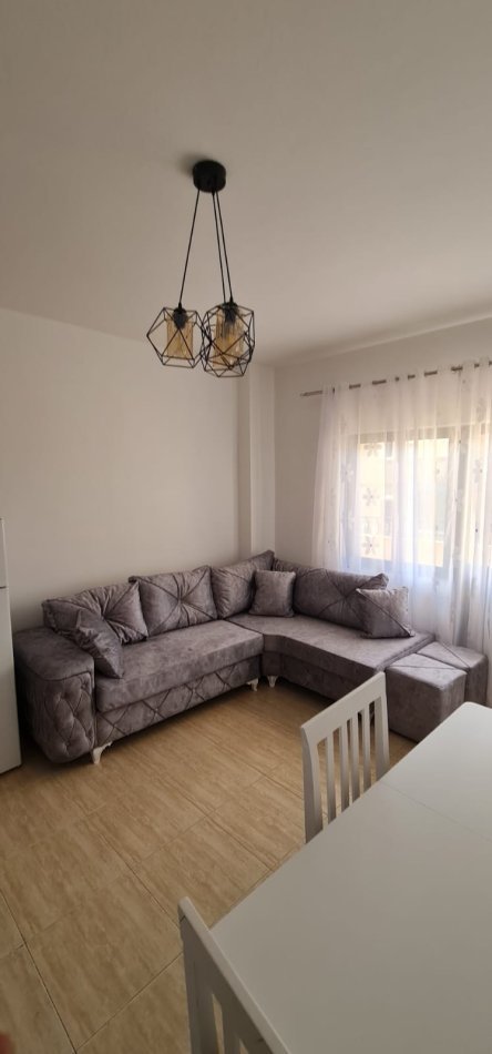 Tirane, jepet me qera apartament 1+1+Ballkon, , 350 € (Rruga: Hoxha Tahsim)
