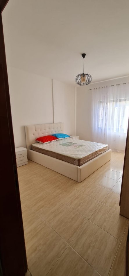 Tirane, jepet me qera apartament 1+1+Ballkon, , 350 € (Rruga: Hoxha Tahsim)