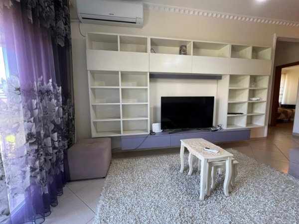 Tirane, jepet me qera apartament 2+1+Ballkon, Kati 4, 90 m² 800 € 