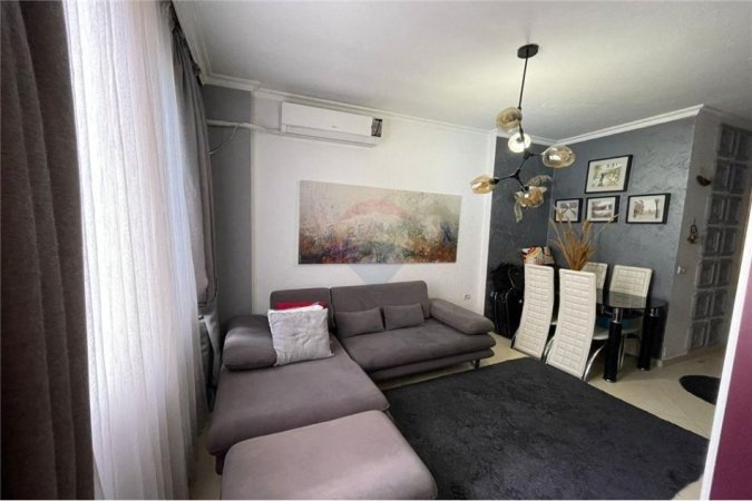 Tirane, jepet me qera apartament 2+1, Kati 4, 90 m² 400 € (Eleonora - Komuna e Parisit)