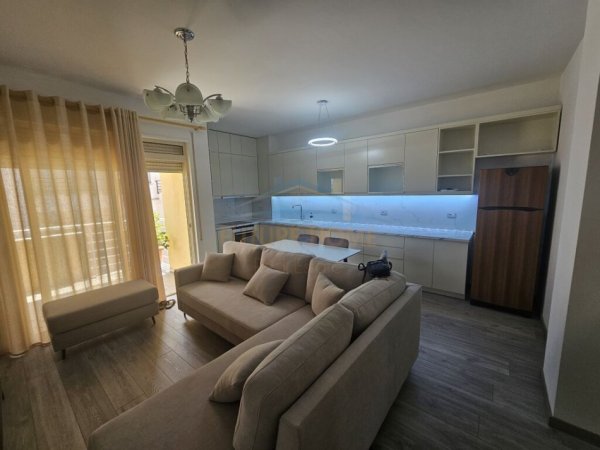 Tirane, shitet apartament 2+1+Ballkon, Kati 3, 96 m² 205,000 € (Liqeni i thate)