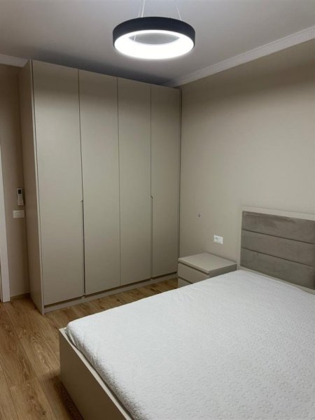 Tirane, jepet me qera apartament 1+1+Ballkon, Kati 4, 70 m² 400 € (Vila L)