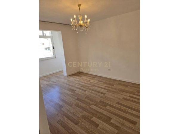 Tirane, shitet apartament 2+1, Kati 2, 78 m² 120,000 € (oxhaku)