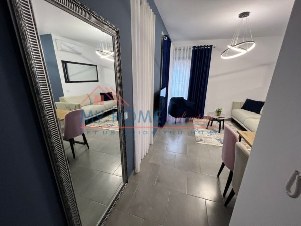 Tirane, shitet apartament 1+1+Ballkon, Kati 2, 65 m² (21 Dhjetori)