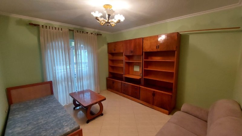 Tirane, jepet me qera apartament 2+1+Ballkon, Kati 5, 80 m² 500 € (rruga Myslym Shyri)