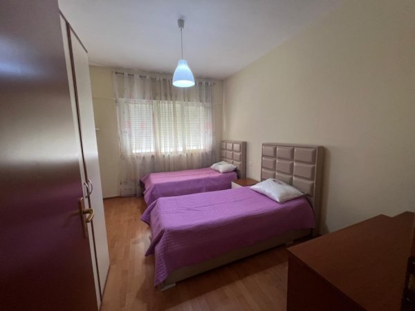 Tirane, jepet me qera apartament 2+1+Ballkon, Kati 6, 100 m² 650 € (rruga Komuna Parisit)
