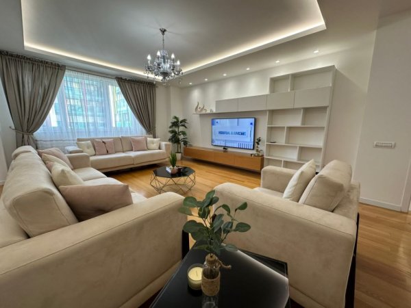 Tirane, jepet me qera  super apartament 3+1+2 , Kati 5, 180 m² 2,000 € (Stadiumi Air Albania)
