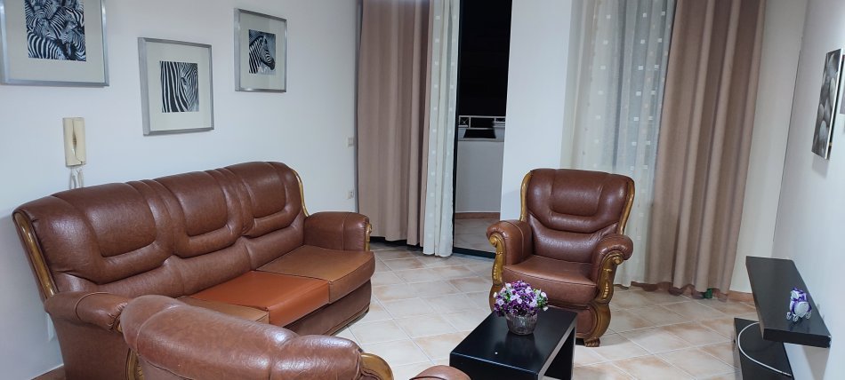 Tirane, jepet me qera apartament 1+1+Ballkon, Kati 7, 70 m² 470 € (Rruga e Elbasanit)