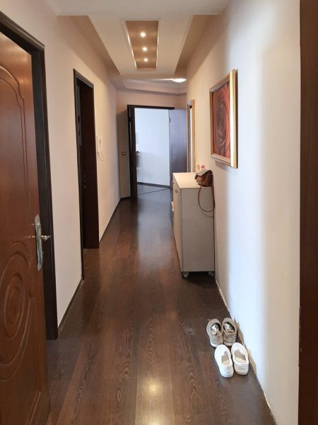 Tirane, jepet me qera apartament 2+1+Ballkon, Kati 5, 112 m² 650 € (Shkelqim Fusha)