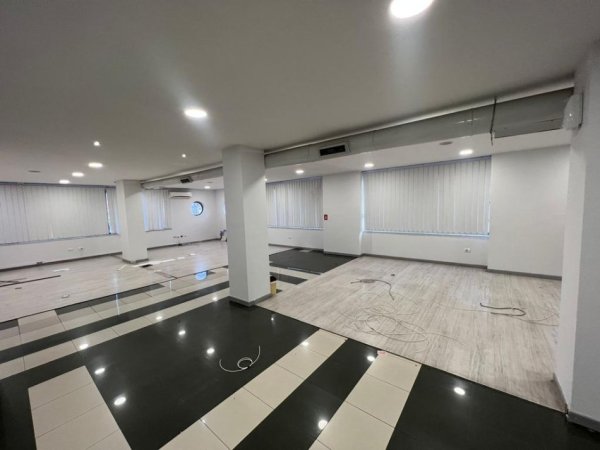 Tirane, jepet me qera ambjent biznesi , Kati 5, 268 m² 2,200 € (zogu i zi)