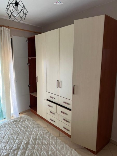 Tirane, jepet me qera apartament 2+1, Kati 7, 130 m² 600 € (komuna e parisit)