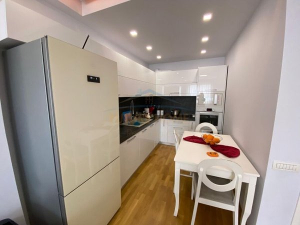 Tirane, shitet apartament 2+1, Kati 8, 107 m² 145,000 € (Unaza e Re)