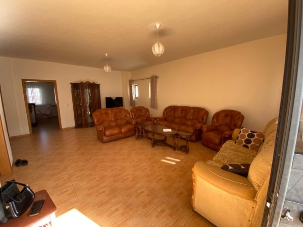 Tirane, jepet me qera apartament 3+1+Aneks+Ballkon, Kati 3, 170 m² 500 € (Brryli)