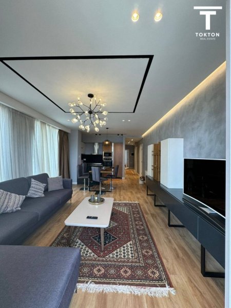 Tirane, jepet me qera apartament 2+1, Kati 7, 130 m² 1,500 € (Qendër) TT 883
