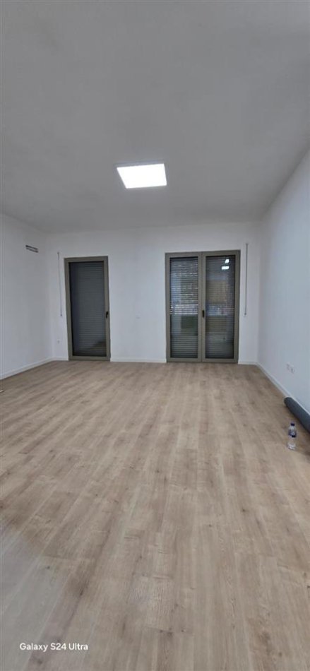 Tirane, jepet me qera apartament 2+1+Ballkon, Kati 4, 130 m² 700 € (Delijorgji)