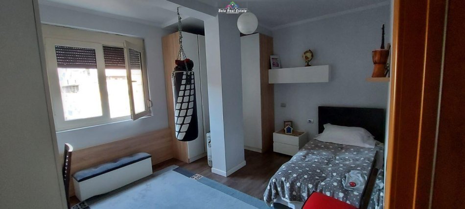 Tirane, jepet me qera apartament 2+1, Kati 2, 100 m² 700 € (vasil shanto)