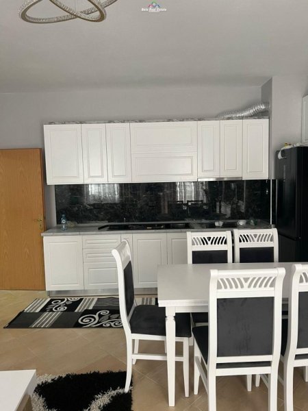 Tirane, shes apartament 2+1 Kati 2, 106 m² 120.000 Euro (yzb)