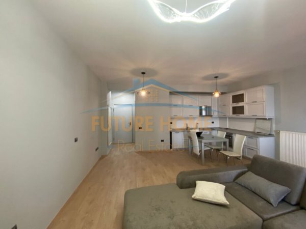 Tirane, jepet me qera apartament 2+1+Ballkon, Kati 7, 134 m² 600 € (Zogu Zi)