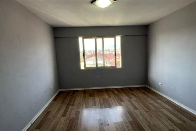 Tirane, jepet me qera apartament 3+1, Kati 4, 80 m² 400 € (Shkolla e Bashkuar)