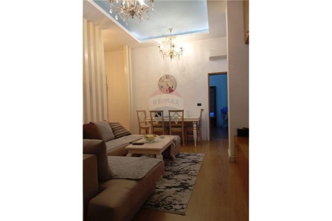Tirane, jepet me qera apartament 2+1, Kati 1, 90 m² 600 € (21 Dhjetori)