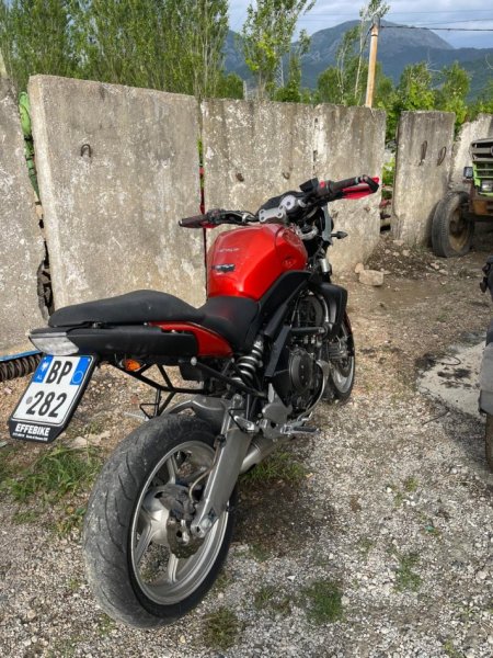 Lezhe, shes Motociklete gare Kawasaki versys 650 red 2007 , , e kuqe, , , 1 km, 3,000 €