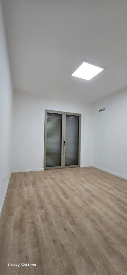 Tirane, jepet me qera apartament 2+1, Kati 2, 130 m² 700 € (Kompleksi Delijorgji)