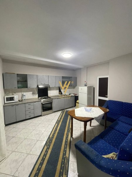 Tirane, jepet me qera apartament 3+1+Ballkon, Kati 3, 120 m² 500 € (PAZARI I RI)