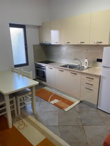 Tirane, jepet me qera apartament 1+1, Kati 1, 69 m² 300 € (SELITE)