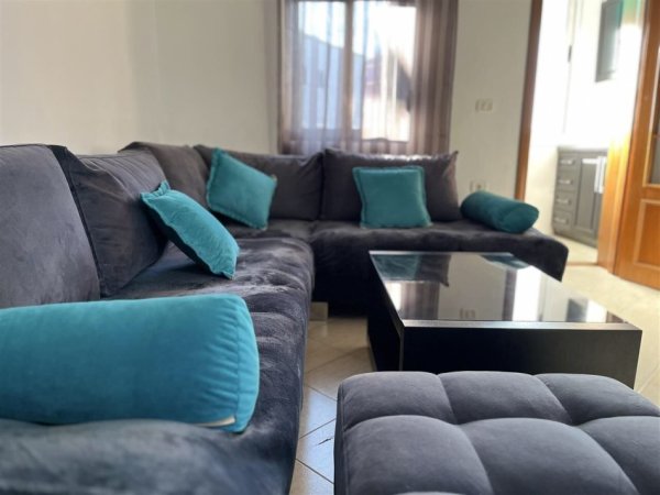 Tirane, shitet apartament 1+1, Kati 4, 50 m² 89,900 € (BRRYLI)