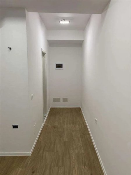 Tirane, jepet me qera zyre e re bashkohore 29 m² 300 € kati 0 (rruga Pasho Hysa, kompleksi Mangalem 21, Alidem) nga person privat